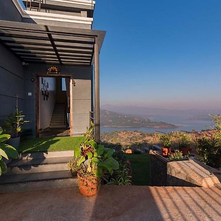 Eyes On The Lake By Stayvista - A Hillside Villa With A Captivating View Of The River Pune Exterior foto